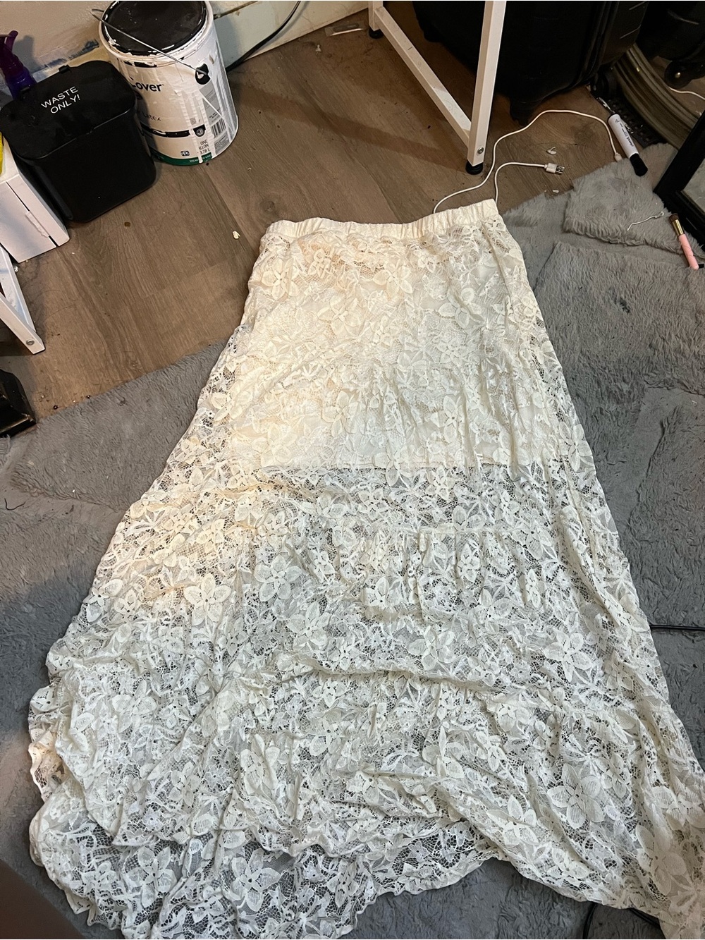 Vigoss Cream Lace Maxi Skirt